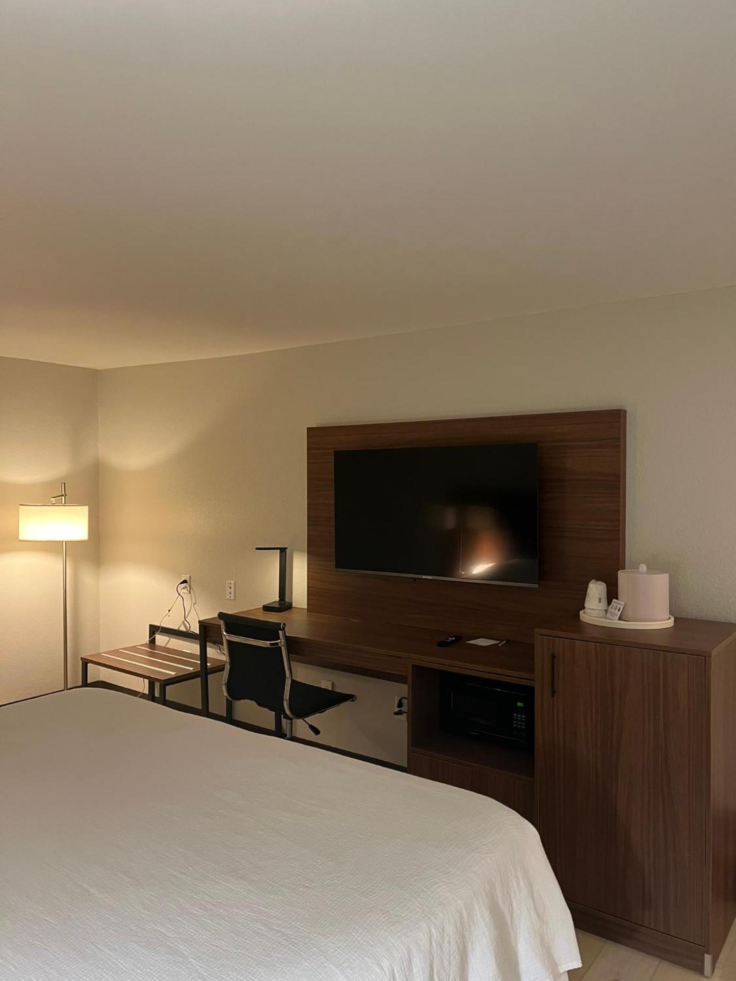 Wingate By Wyndham Dublin Near Claytor Lake State Park מראה חיצוני תמונה
