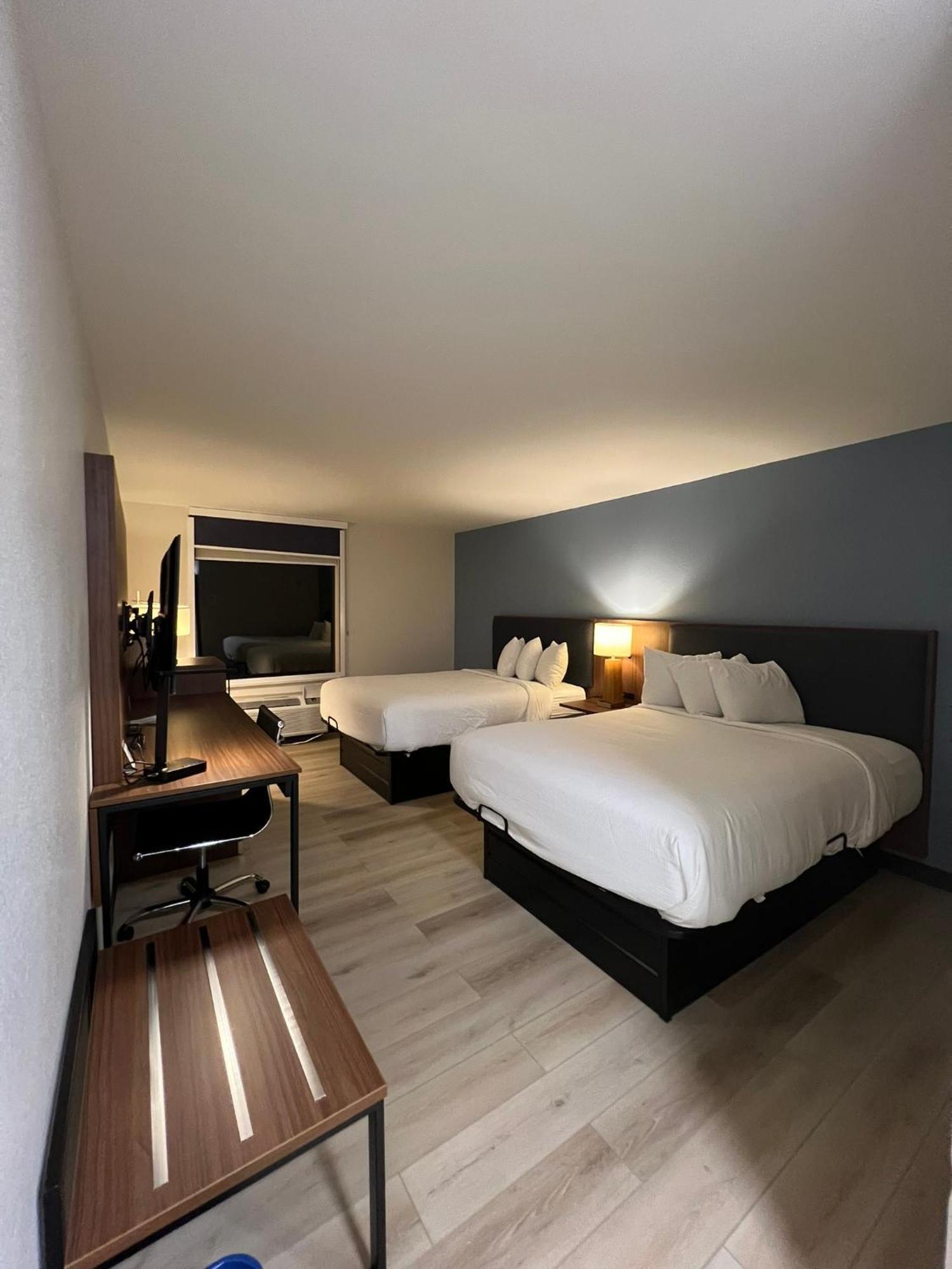 Wingate By Wyndham Dublin Near Claytor Lake State Park מראה חיצוני תמונה